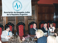 STRAUSS & STRAUSS Traductores e Intérpretes